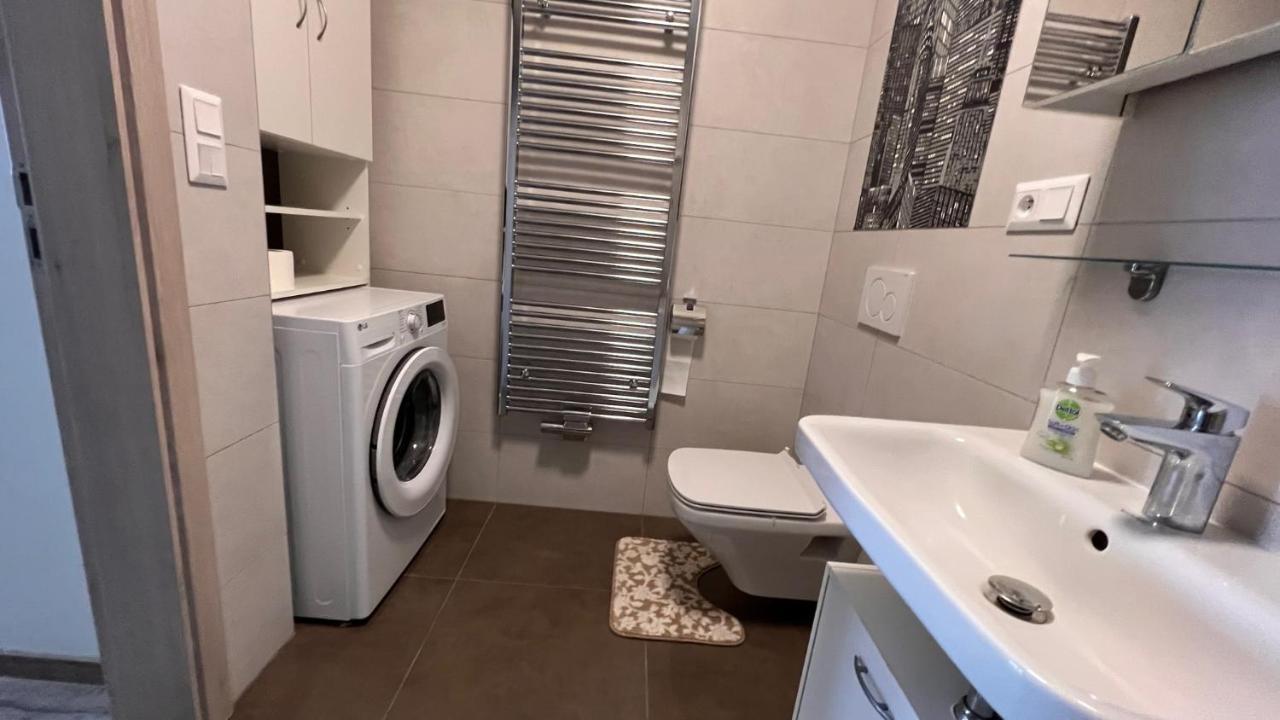 Air-Conditioned, 2 Room Apartment With Balcony, New Building Raca Bratislava Exterior foto