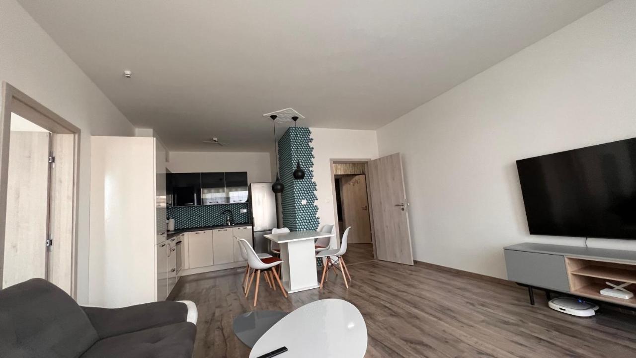 Air-Conditioned, 2 Room Apartment With Balcony, New Building Raca Bratislava Exterior foto